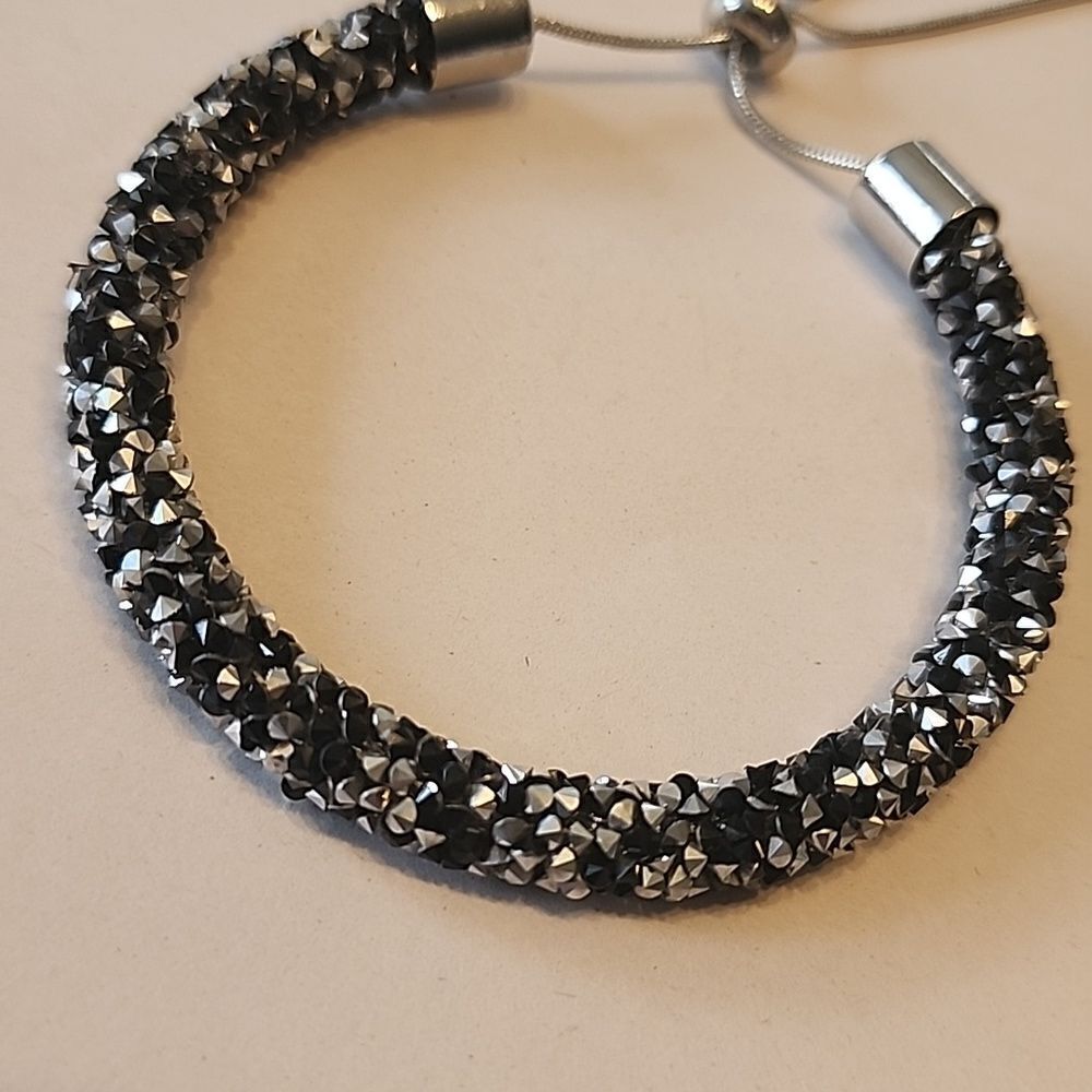 Adjustable Crystal Bracelet - Picture 4 of 4